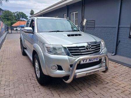 2014-Toyota-Hilux-30-D-4D-Raider-Raised-Body-Double-Cab_2