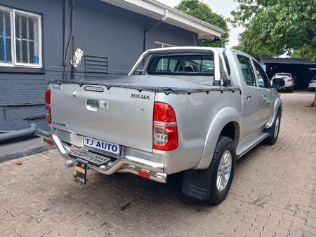 2014-Toyota-Hilux-30-D-4D-Raider-Raised-Body-Double-Cab_5