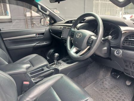 2022-Toyota-Hilux-28-GD-6-Raised-Body-Legend-4x4-Auto-Double-Cab_9