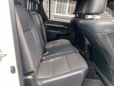 2022-Toyota-Hilux-28-GD-6-Raised-Body-Legend-4x4-Auto-Double-Cab_10