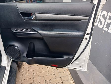 2022-Toyota-Hilux-28-GD-6-Raised-Body-Legend-4x4-Auto-Double-Cab_12