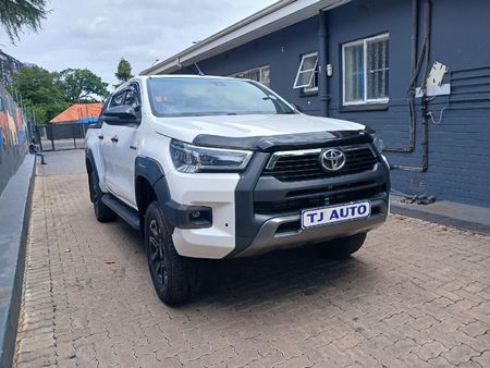 2022-Toyota-Hilux-28-GD-6-Raised-Body-Legend-4x4-Auto-Double-Cab_2