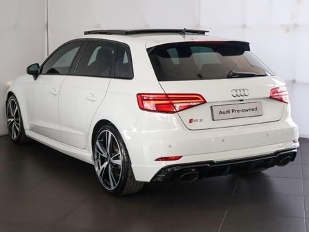 2021-Audi-RS3-Sportback-quattro_10