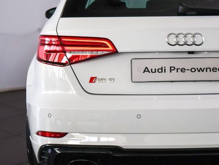 2021-Audi-RS3-Sportback-quattro_11