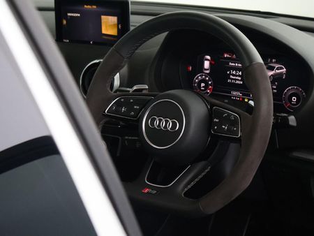 2021-Audi-RS3-Sportback-quattro_26