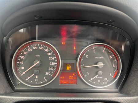 2009-BMW-3-Series-323i-M-Sport_9