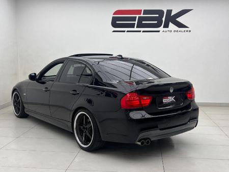 2009-BMW-3-Series-323i-M-Sport_3