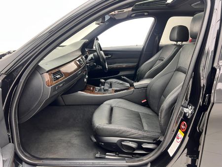 2009-BMW-3-Series-323i-M-Sport_6