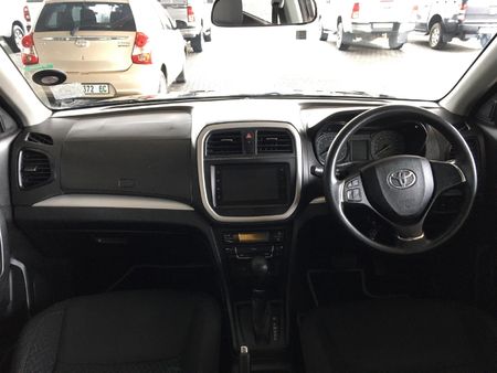 2022-Toyota-Urban-Cruiser-15-Xs-Auto_4