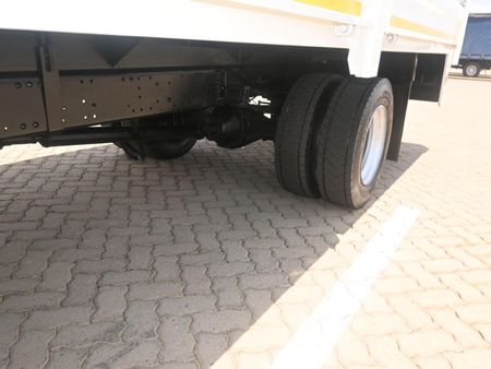 2010-Mitsubishi-Fuso-Canter-FE7-136-FC-CC_9
