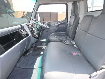 2010-Mitsubishi-Fuso-Canter-FE7-136-FC-CC_2