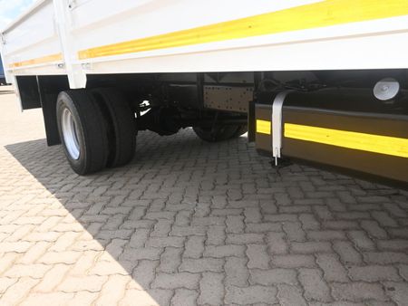 2010-Mitsubishi-Fuso-Canter-FE7-136-FC-CC_7