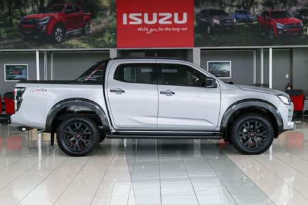 2025-Isuzu-D-Max-30-DDI-V-Cross-HR-4x4-Auto-Double-Cab_11
