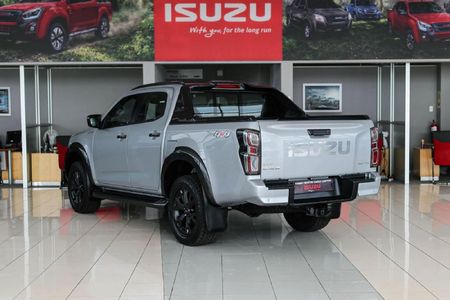 2025-Isuzu-D-Max-30-DDI-V-Cross-HR-4x4-Auto-Double-Cab_12
