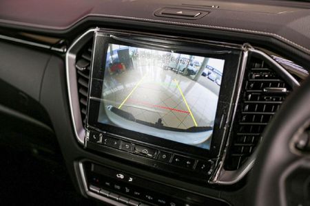 2025-Isuzu-D-Max-30-DDI-V-Cross-HR-4x4-Auto-Double-Cab_13