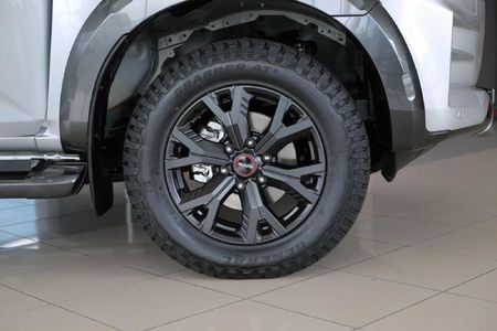 2025-Isuzu-D-Max-30-DDI-V-Cross-HR-4x4-Auto-Double-Cab_6
