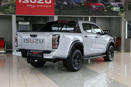 2025-Isuzu-D-Max-30-DDI-V-Cross-HR-4x4-Auto-Double-Cab_7
