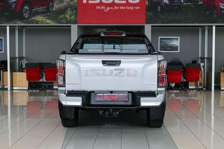 2025-Isuzu-D-Max-30-DDI-V-Cross-HR-4x4-Auto-Double-Cab_8