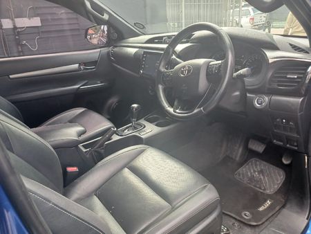 2022-Toyota-Hilux-28-GD-6-Raised-Body-Legend-4x4-Auto-Extended-Cab_9