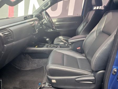 2022-Toyota-Hilux-28-GD-6-Raised-Body-Legend-4x4-Auto-Extended-Cab_10