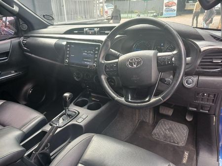 2022-Toyota-Hilux-28-GD-6-Raised-Body-Legend-4x4-Auto-Extended-Cab_11