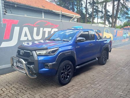 2022-Toyota-Hilux-28-GD-6-Raised-Body-Legend-4x4-Auto-Extended-Cab_1