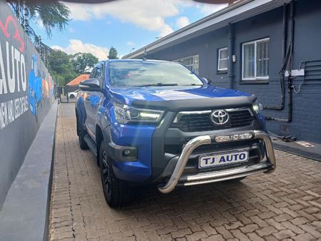 2022-Toyota-Hilux-28-GD-6-Raised-Body-Legend-4x4-Auto-Extended-Cab_3
