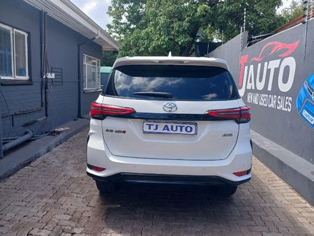 2023-Toyota-Fortuner-28-GD-6-4x4-Auto_4