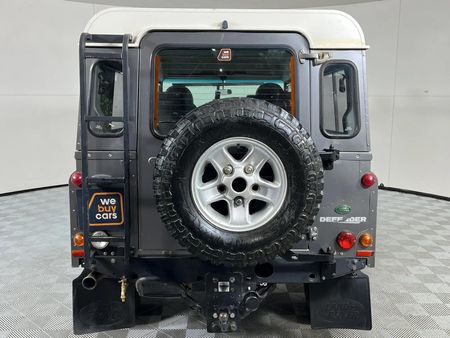 2010-Land-Rover-Defender-110-Puma-Station-Wagon_15
