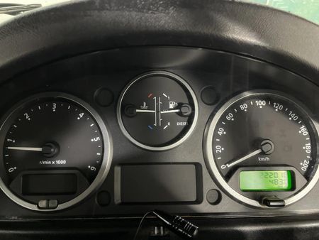 2010-Land-Rover-Defender-110-Puma-Station-Wagon_2