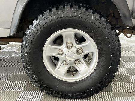 2010-Land-Rover-Defender-110-Puma-Station-Wagon_4