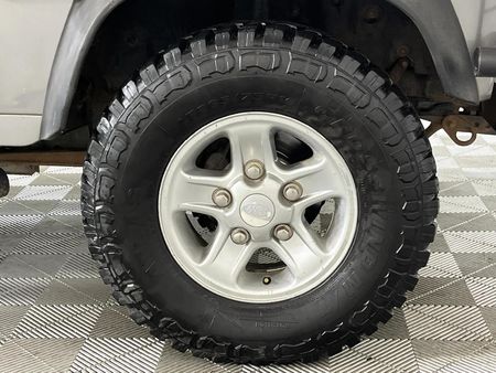 2010-Land-Rover-Defender-110-Puma-Station-Wagon_5