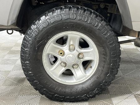 2010-Land-Rover-Defender-110-Puma-Station-Wagon_6
