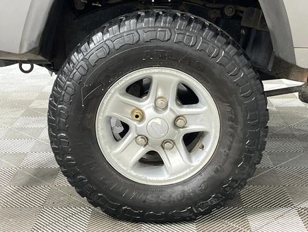 2010-Land-Rover-Defender-110-Puma-Station-Wagon_7