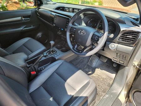2024-Toyota-Hilux-28-GD-6-Raised-Body-Legend-4x4-Auto-Double-Cab_10