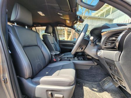 2024-Toyota-Hilux-28-GD-6-Raised-Body-Legend-4x4-Auto-Double-Cab_12