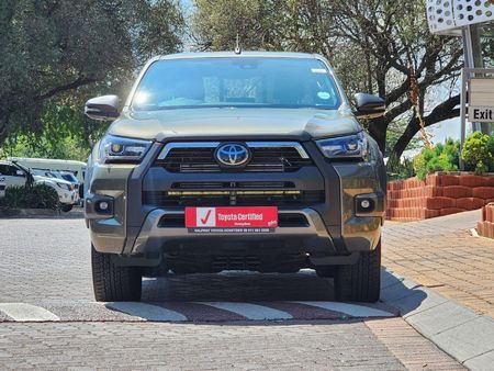 2024-Toyota-Hilux-28-GD-6-Raised-Body-Legend-4x4-Auto-Double-Cab_2