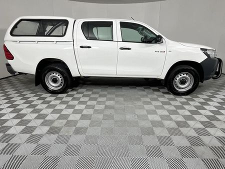 2022-Toyota-Hilux-24-GD-6-Raised-Body-SR-Double-Cab_10