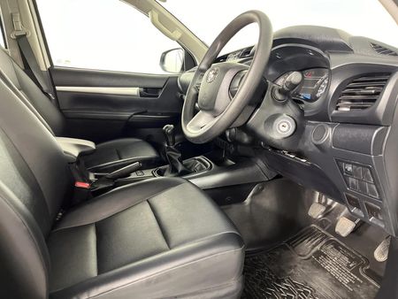 2022-Toyota-Hilux-24-GD-6-Raised-Body-SR-Double-Cab_6