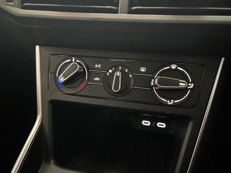 2024-Volkswagen-Polo-10-TSI-Life_9