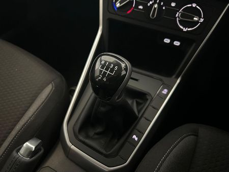 2024-Volkswagen-Polo-10-TSI-Life_10