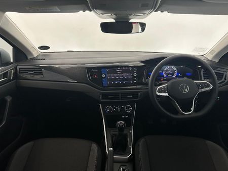 2024-Volkswagen-Polo-10-TSI-Life_5