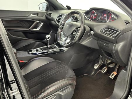 2016-Peugeot-308-16e-THP-GT-5-dr_9
