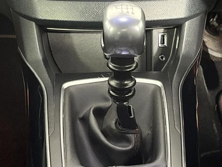2016-Peugeot-308-16e-THP-GT-5-dr_10