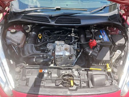 2015-Ford-Fiesta-10-EcoBoost-Titanium-Auto-5-dr_12