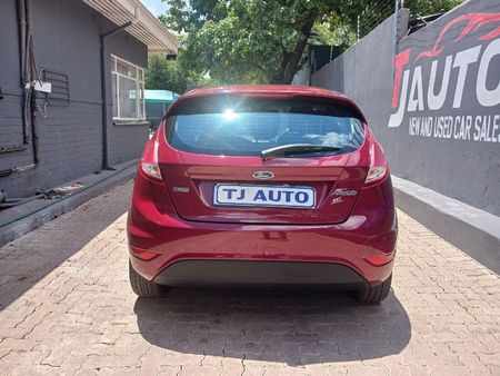 2015-Ford-Fiesta-10-EcoBoost-Titanium-Auto-5-dr_3