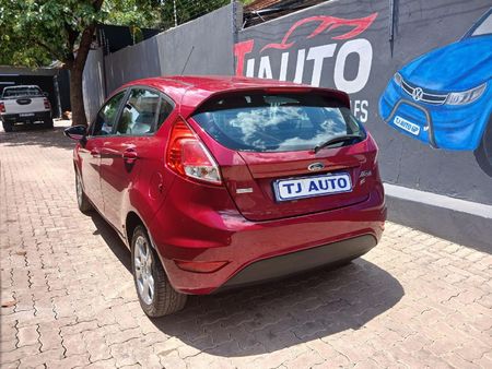 2015-Ford-Fiesta-10-EcoBoost-Titanium-Auto-5-dr_4