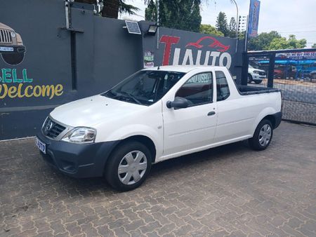 2018-Nissan-NP200-15-dCi-Safety-Pack_0