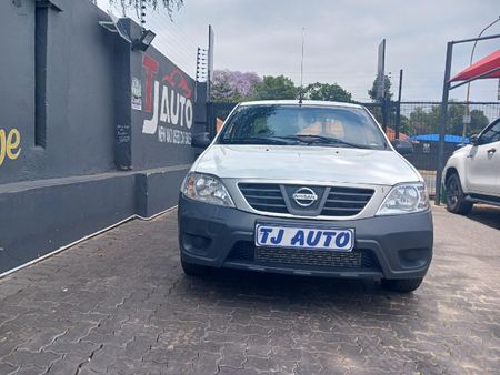 2018-Nissan-NP200-15-dCi-Safety-Pack_1