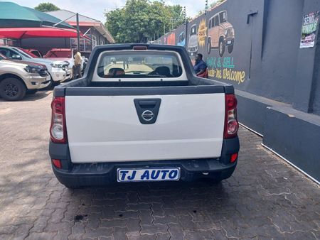 2018-Nissan-NP200-15-dCi-Safety-Pack_4
